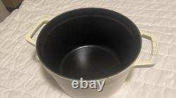 Staub en fonte 3 qt, ronde, cocotte, blanc mat