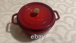 Staub en fonte 4 qt, ronde, cocotte, canneberge