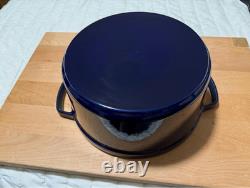 Staub en fonte 7 qt, cocotte ronde, braiser et griller. Bleu foncé