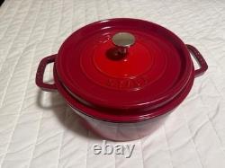 Staub en fonte de 4 qt, ronde, cocotte, canneberge