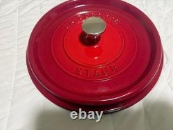 Staub en fonte de 4 qt, ronde, cocotte, canneberge