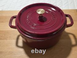 Staub en fonte de 4 qt, ronde, cocotte, cerise Staub en fonte de 4 qt, ronde, cocotte, cerise