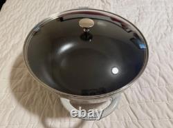 Staud cocotte en fonte de 7,4 qt avec couvercle, truffe blanche