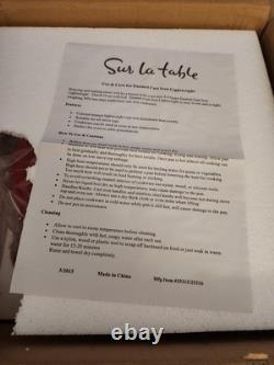 Sur La Table. 8,0 Quart. Fonte Émaillée Rouge. Léger. Faitout Avec Couvercle.