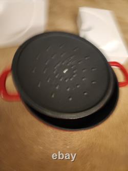 Sur La Table. 8,0 Quart. Fonte Émaillée Rouge. Léger. Faitout Avec Couvercle.