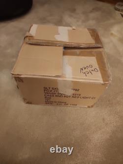 Sur La Table. 8,0 Quart. Fonte Émaillée Rouge. Léger. Faitout Avec Couvercle.