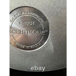 Technique Cocotte en fonte d'aluminium de 6 1/2 pintes avec inserts pour fumoir et rôtissoire sur la cuisinière