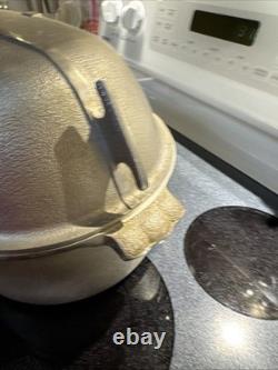 Ustensiles de cuisine Vintage Guardian Service : rôtissoire ovale, cocotte en fonte avec couvercle et dessous-de-plat