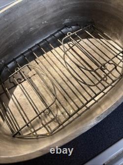 Ustensiles de cuisine Vintage Guardian Service : rôtissoire ovale, cocotte en fonte avec couvercle et dessous-de-plat