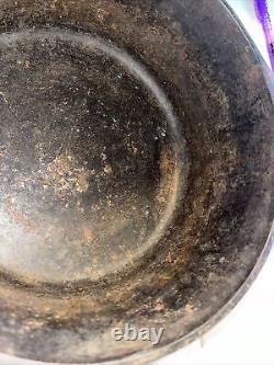 VTG Antique Griswold No 8 Petit Block Logo 2568 Dutch Oven Hinge Lid

	<br/>  <br/>(Note: 'VTG' stands for 'Vintage' in English)