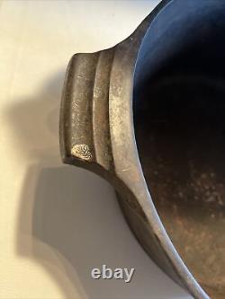 VTG Antique Griswold No 8 Petit Block Logo 2568 Dutch Oven Hinge Lid<br/>   <br/>
(Note: 'VTG' stands for 'Vintage' in English)