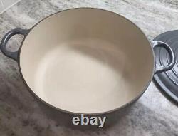 VTG Le Creuset Cocotte N°24 Grise Mat en Fonte avec Couvercle 4,5 L. LIRE R70