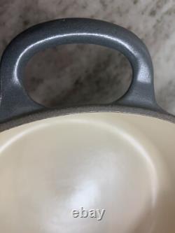 VTG Le Creuset Cocotte N°24 Grise Mat en Fonte avec Couvercle 4,5 L. LIRE R70