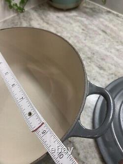 VTG Le Creuset Cocotte N°24 Grise Mat en Fonte avec Couvercle 4,5 L. LIRE R70