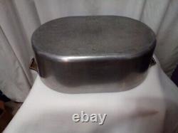 VTG Wagner Ware Magnalite #4269 17 QT Aluminium Roaster Lid Dutch Oven with Trivet <br/>
 <br/> French Translation: Plat à rôtir en aluminium de 17 pintes avec couvercle et trépied VTG Wagner Ware Magnalite #4269