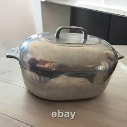 Vintage Wagner Ware Sidney O Magnalite 8qt 4265-P Roaster Dutch Oven With Lid translates to 'Cocotte rôtissoire vintage Wagner Ware Sidney O Magnalite 8qt 4265-P avec couvercle' in French.