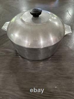 Wagner Ware Sydney O Magnalite 4248-P Cocotte Ronde avec Trépied/Couvercle